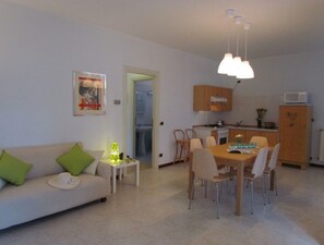 Villa, 2 camere da letto, patio, vista giardino | Sala da pranzo