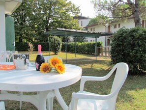 Villa, 4 chambres, patio, vue sur le jardin | Terrasse/patio