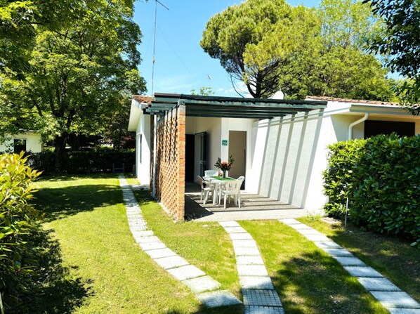 Villa - 3 soveværelser - terrasse - udsigt til have | Terrasse/gårdhave