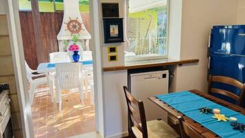 Villa, 3 chambres, patio, vue jardin | Salle Ă manger