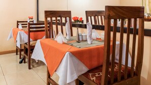 Appartement, 2 chambres, balcon, vue jardin | Restauration