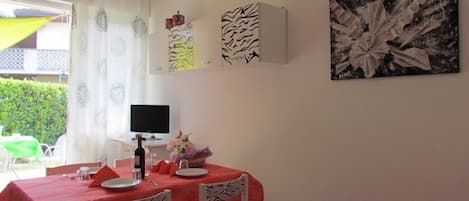 Villa, 2 chambres, patio, vue jardin | Salle à manger