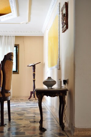 Huis, meerdere slaapkamers, roken, balkon | Interieur