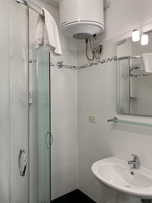 Bathroom - Rosselli 55 - Standard Studio Double Occupancy (Florence)