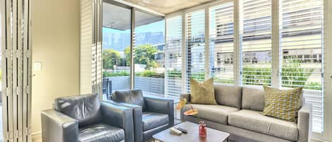 Appartement, 2 chambres, balcon, vue sur la ville | Salle de séjour