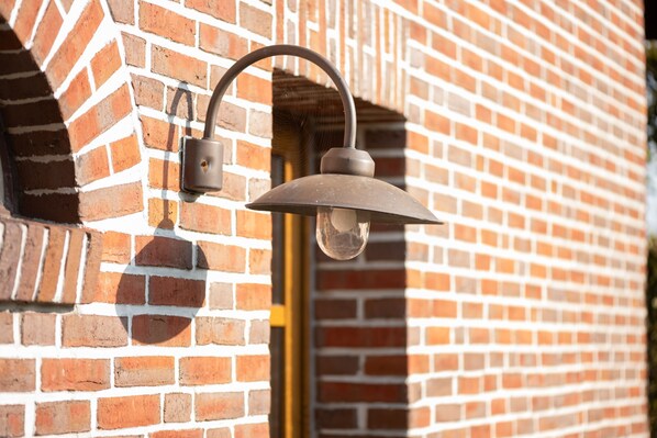 Unclassified image, 1 of 31, button