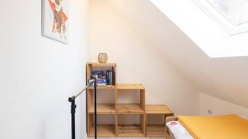 3 habitaciones, tabla de planchar con plancha, cuna de viaje y wifi