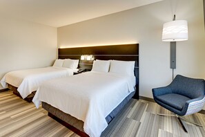 In-room safe, desk, laptop workspace, blackout drapes - Holiday Inn Express & Suites Winston Salem Sw Clemmons by IHG (Clemmons)