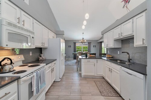 Family Fun Getaway w/Beach Gear, Pool in Sun & WiFi ~1mi to Beach; Walk to Dining/Shops