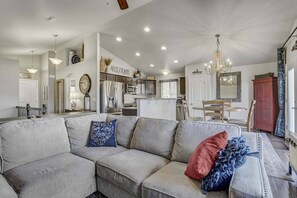 Una televisión, una chimenea, Netflix, Hulu