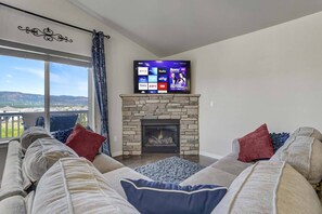 Una televisión, una chimenea, Netflix, Hulu