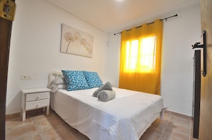 3 chambres, fer et planche à repasser, Wi-Fi gratuit, draps fournis