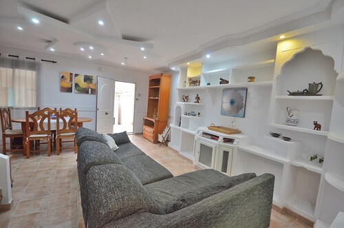 Pleasant townhouse with swimming pool, hydro-massage showers