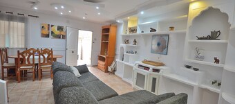 Pleasant townhouse with swimming pool, hydro-massage showers