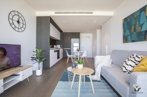 City-Apartment | Wohnbereich | LCD-Fernseher