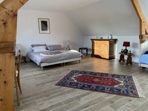 2 bedrooms, desk, iron/ironing board, travel cot