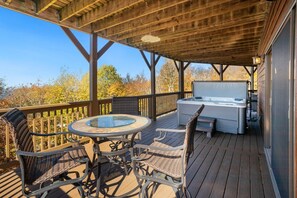 Outdoor dining - Luxury Cabin on Top of Beech Mountain! Large Groups, Hot Tub, Game Room, Views (Beech Mountain)