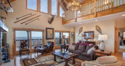 Luxury Cabin on Top of Beech Mountain! Large Groups, Hot Tub, Game Room, Views