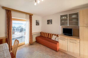 TV - Holiday Apartment “Pustertal” with Mountain Views, Wi-Fi, Terrace & Garden (Mühlbach/Spinges)
