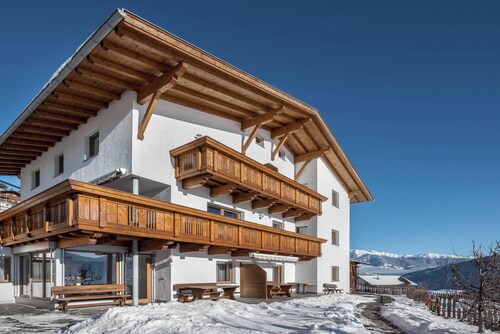 Ferienwohnung "Pustertal" mit Bergblick, WLAN, Terrasse & Garten