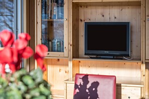 Interior - Holiday Apartment “Eisacktal” with Mountain Views, Wi-Fi, Terrace & Garden (Mühlbach/Spinges)