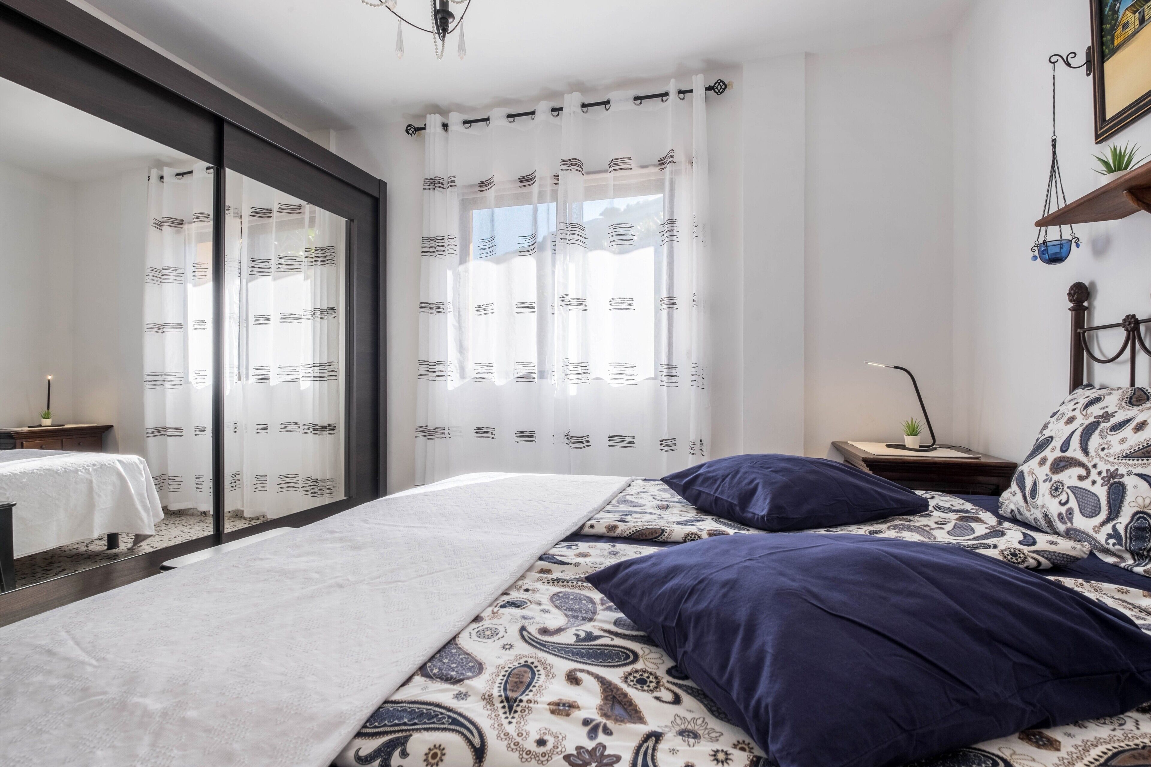 3 dormitorios, tabla de planchar con plancha, wifi gratis y ropa de cama