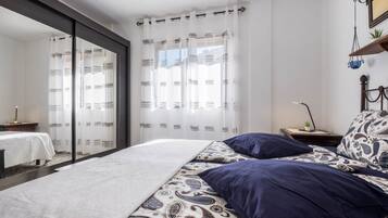 3 dormitorios, tabla de planchar con plancha, wifi gratis y ropa de cama