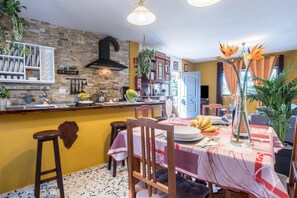 Dining - Holiday Home ‘Finca Alejandrina’ with Sea View, Pool, Garden & Wi-Fi (La Guancha)