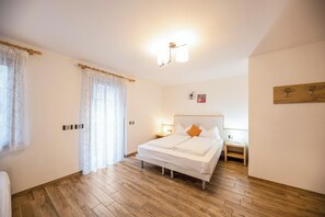 1 bedroom, free WiFi, bed sheets - Comfortable Apartment “Vacanze Arcobaleno - Arancione” with Mountain View (Predazzo)