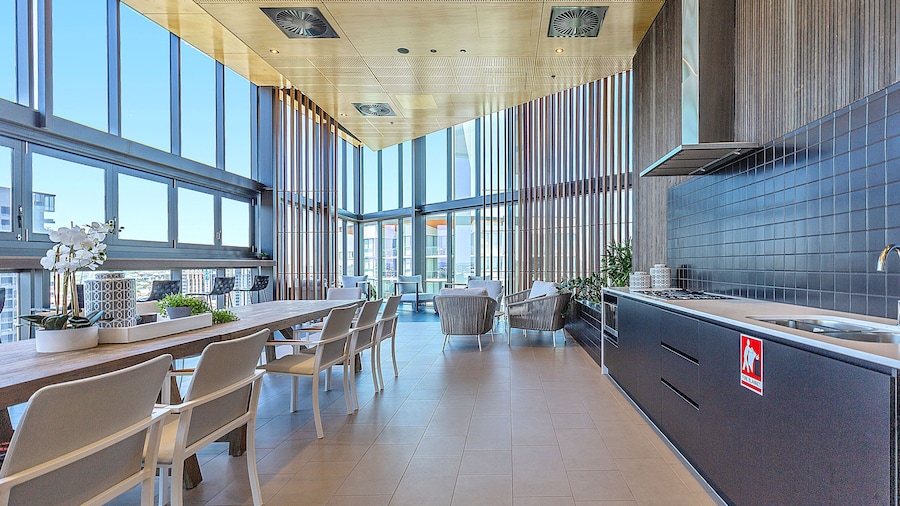 KOZYGURU BRISBANE ONE 1Bed APT Parking