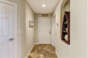 Condo, 3 Bedrooms | Interior