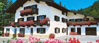 Comfortable three-room vacation apartment with kitchen and south-facing balcony