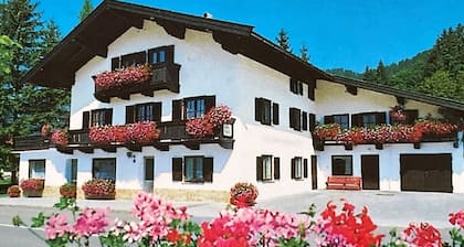 Komfortable Drei-Raum-Ferienwohnung mit Küche und Südbalkon