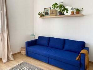 Televisión de pantalla plana 34 cm con canales de televisión por cable