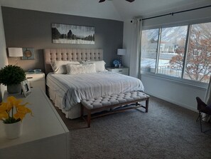 4 bedrooms, iron/ironing board, WiFi, bed sheets