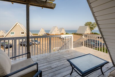 Amazing Lake Michigan Views: Completely Remodeled and Steps from Lake Michigan!