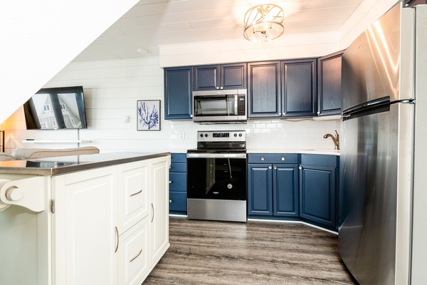 Frigorífic, microones, forn i placa de cuina