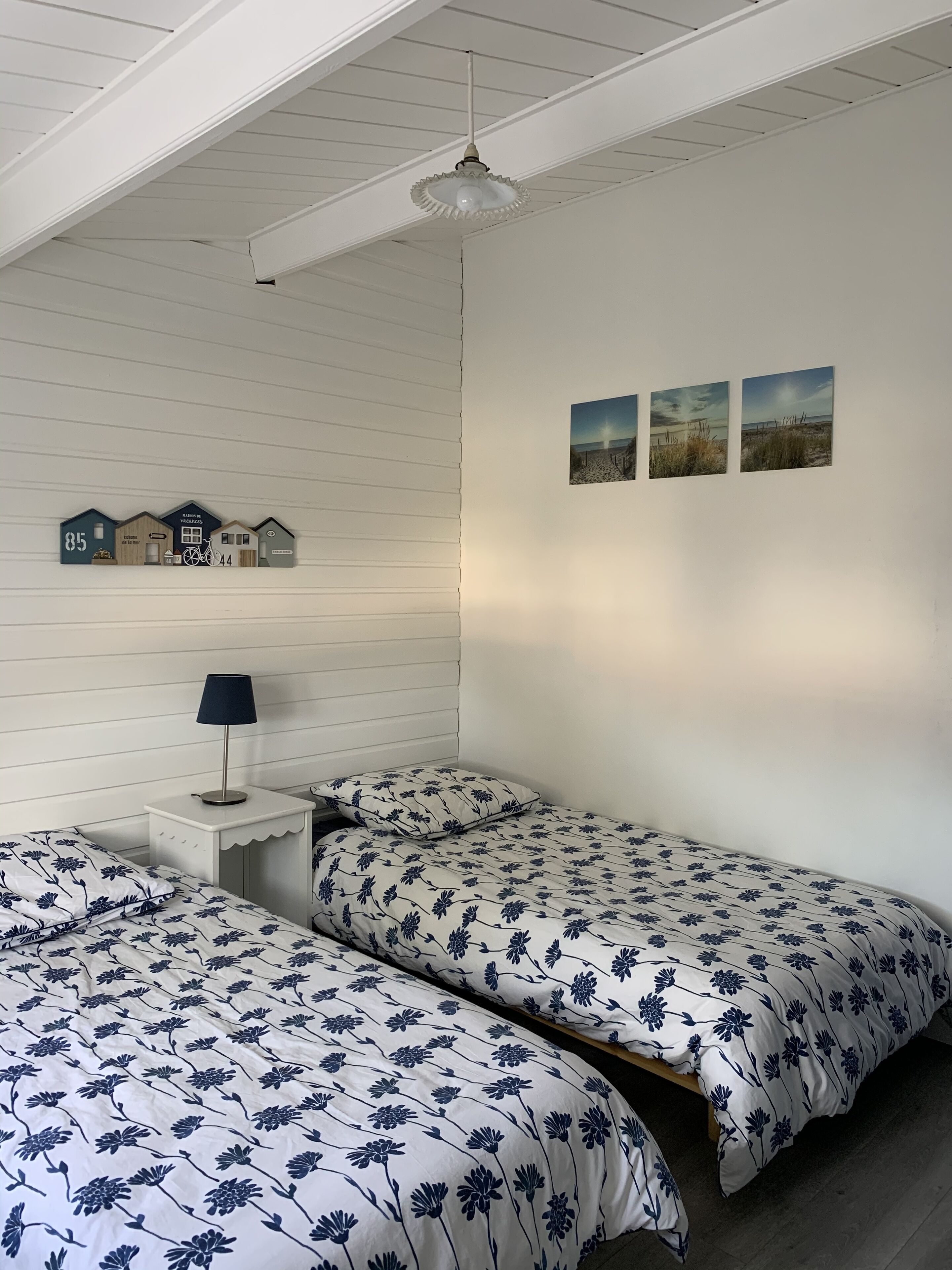 2 habitaciones, caja de seguridad en la habitación y escritorio 