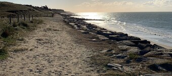 Maison pêcheur rénovée avec jardin clos et 600M de la mer