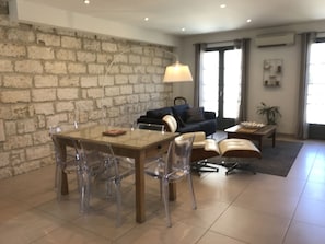 Interior - HOUSE WITH PATIO & POOL IN THE HEART OF THE RAMPARTS! (Aigues-Mortes)
