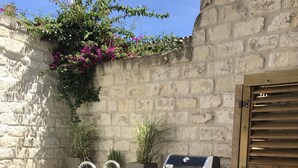 A patio with a pool, a grill, and a table with chairs. - HOUSE WITH PATIO & POOL IN THE HEART OF THE RAMPARTS! (Aigues-Mortes)