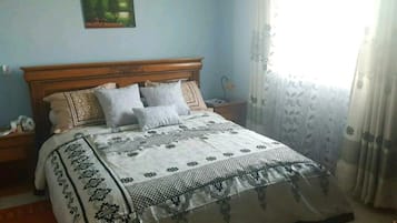 2 bedrooms, iron/ironing board, WiFi, bed sheets