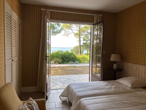 3 chambres, fer et planche à repasser, Wi-Fi, draps fournis