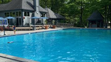 Piscine extérieure, piscine chauffée