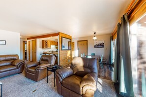 TV, fireplace, table football, ping pong - Mountain view ski condo with gas fireplace, pool, & hot tub - washer/dryer access (Silverthorne)