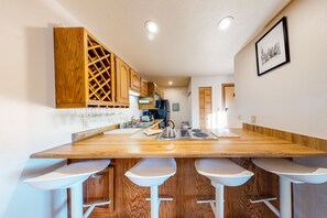 Fridge, microwave, oven, stovetop - Mountain view ski condo with gas fireplace, pool, & hot tub - washer/dryer access (Silverthorne)