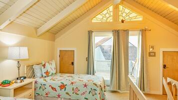 3 bedrooms, travel crib, WiFi, bed sheets