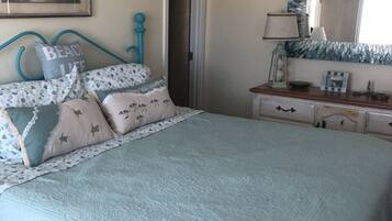 3 bedrooms, travel crib, WiFi, bed sheets