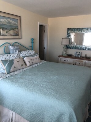 3 bedrooms, travel cot, WiFi, bed sheets