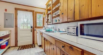Adorable Cape Escape W/ Private Beach Access, Full Kitchen, & Perfect Location